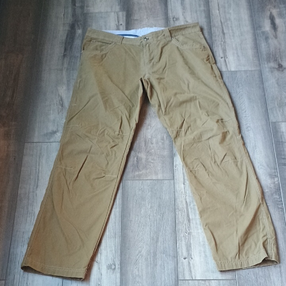 Columbia Men's Khaki Chinos